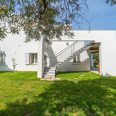 Tyra Appartement Cugnana